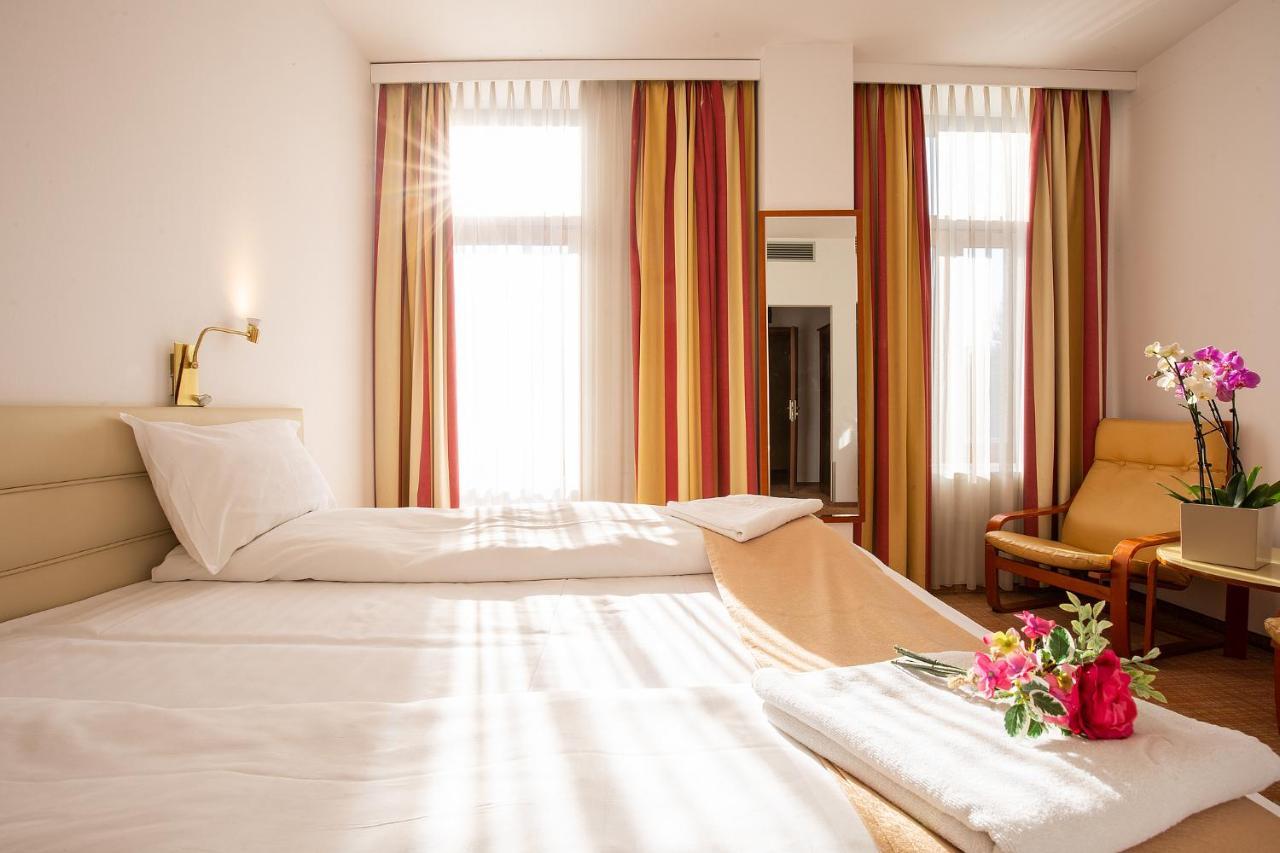 Hotel Dana 2 Satu Mare Luaran gambar