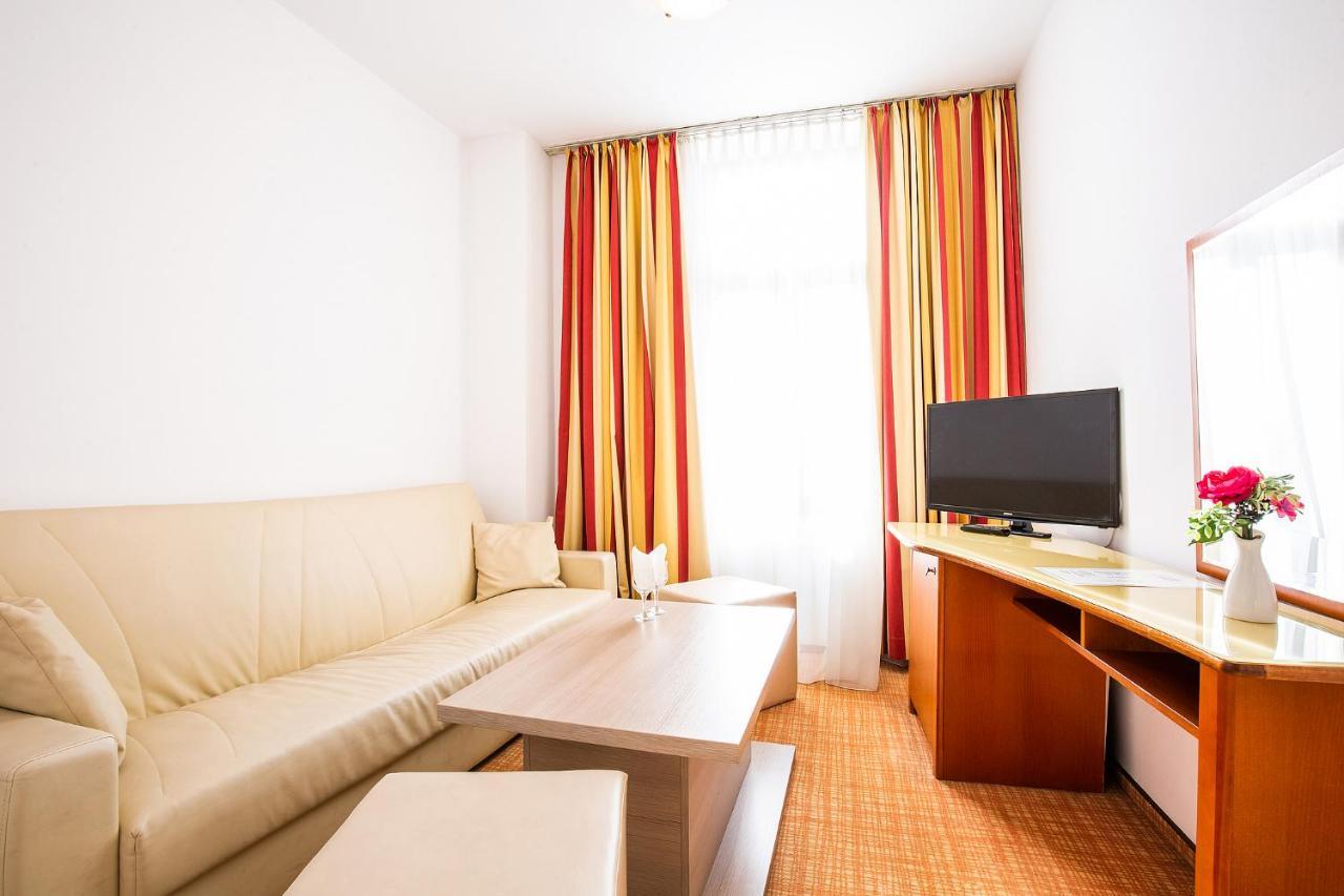 Hotel Dana 2 Satu Mare Luaran gambar